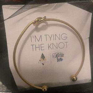 NWT Women's Tying the Knot Gold Jewelry Bracelet Accessory